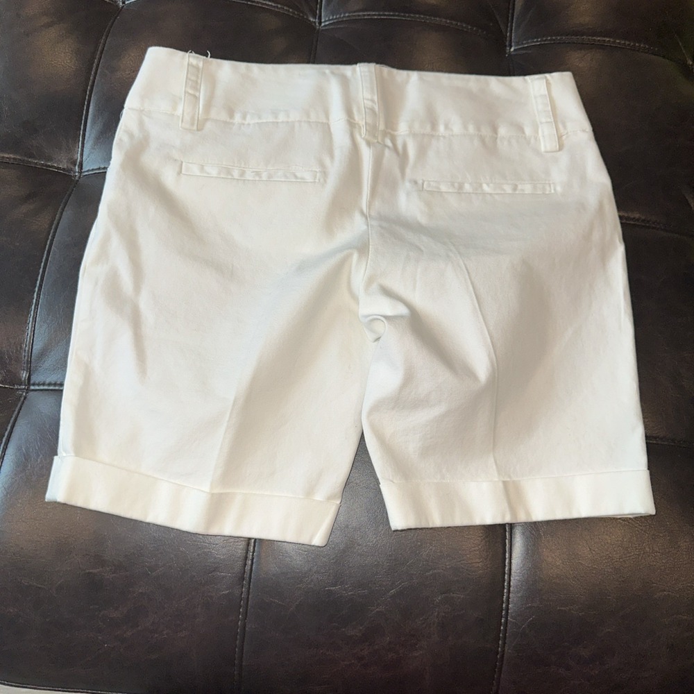 Alice + Olivia Women Size 6 Cotton Zipped Hook and Eye Cuffed Shorts White - Picture 7 of 9